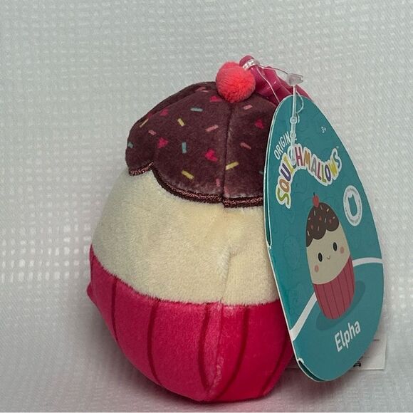 NWT Elpha Cupcake Clip On Keychain Squishmallows Heart Love Birthday - Picture 3 of 5
